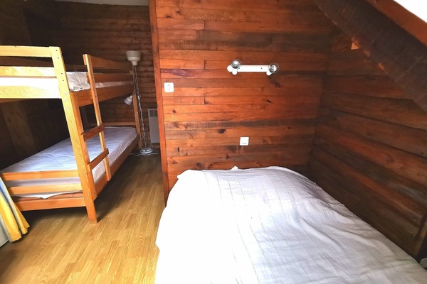 1 habitación, tabla de planchar con plancha y wifi