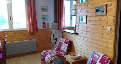 Apartment T2, MOUNTAIN VIEW, center, ski, cures, close to cable cars and thermal baths