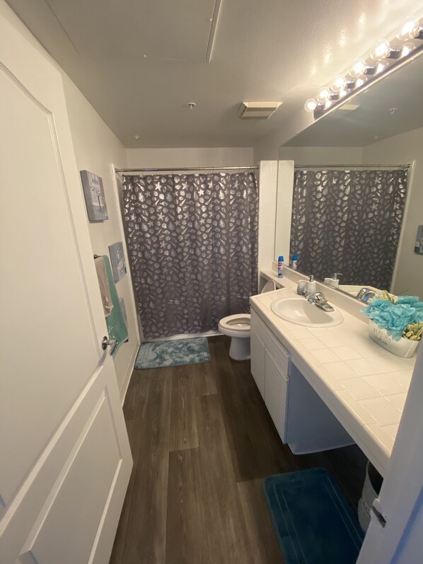 Combined shower/bathtub