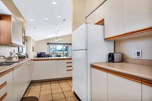 冰箱、微波炉、烤箱、炉灶