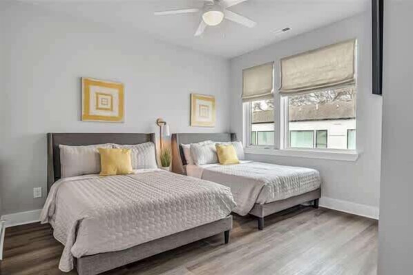 4 bedrooms, iron/ironing board, travel crib, WiFi - Nashville Rooftop Retreat • Sleeps 12 (Nashville)