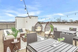 Outdoor dining - Nashville Rooftop Retreat • Sleeps 12 (Nashville)