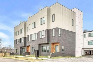 Exterior - Nashville Rooftop Retreat • Sleeps 12 (Nashville)