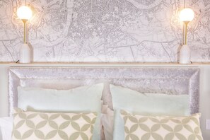 2 chambres, fer et planche à repasser, lit de bébé portatif