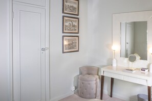 Interior - Super Stylish Living in the Best Location in the Heart of Kensington (London)