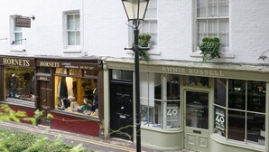 Storefronts of Hornets and Annie Russell, both with large windows and signage. - Super Stylish Living in the Best Location in the Heart of Kensington (London)