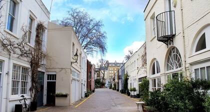 Mindblowingly Stylish Kensington Mews House w/Terrace in Heart of it All!