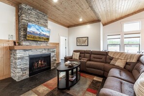 Smart TV, chimenea y futbolito 