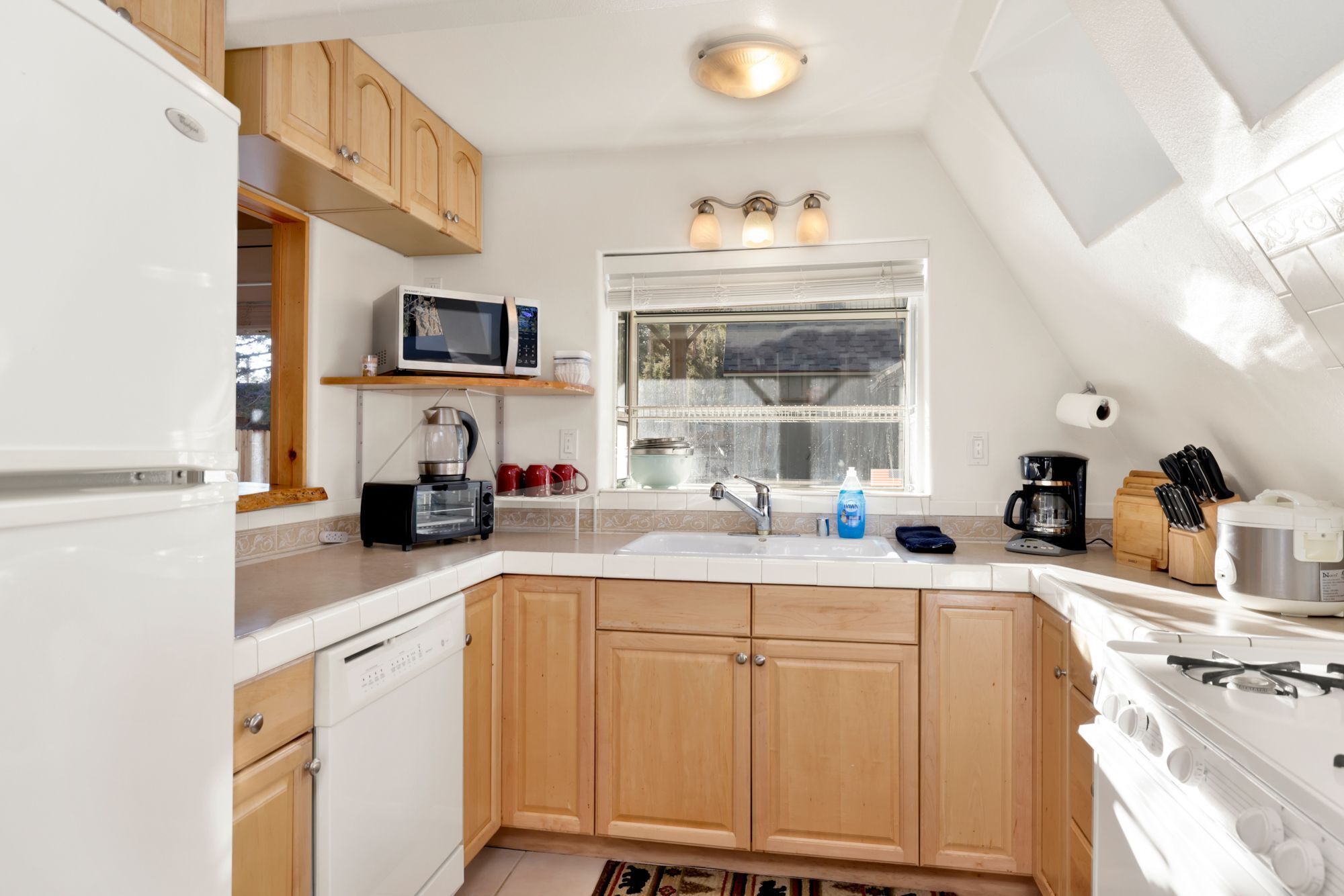 The Pyramid- Relaxing Chalet- Hot Tub-BBQ