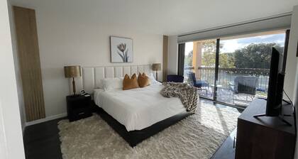 Lux King Bed Suite, Modern Condo Delray Beach. DRClub - 40% Off Fall & Holidays