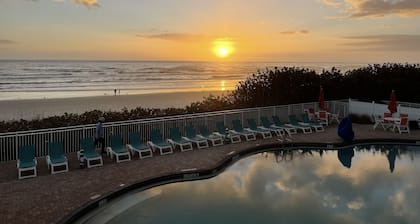 Oceanfront Condo steps to restaurants and shops!