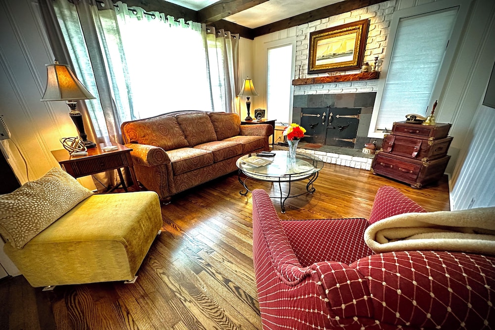 Elegant bay view stay.