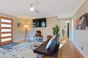 Smart-tv, dvd-afspiller, kontorer