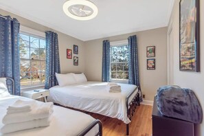 2 Schlafzimmer, Schreibtisch, Bügeleisen/Bügelbrett, kostenloses WLAN