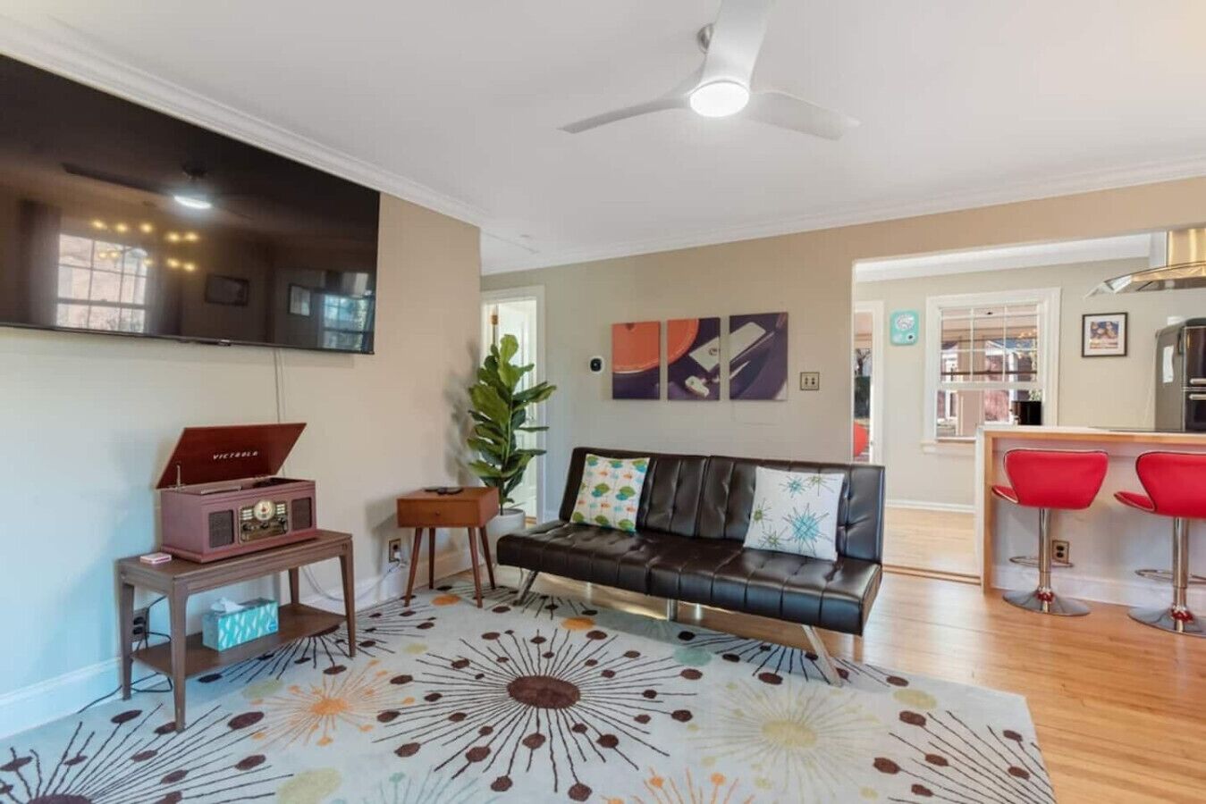 Smart TV, DVD player, offices