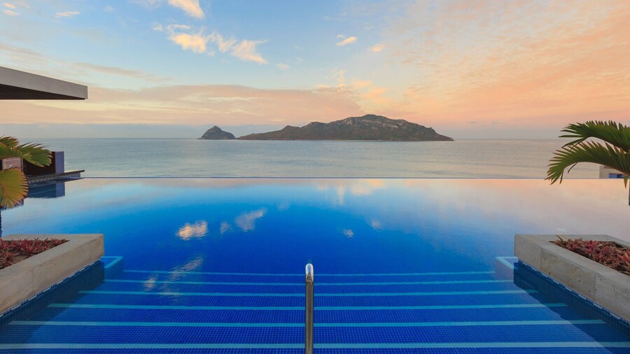 Courtyard By Marriott Mazatlan Beach Resort