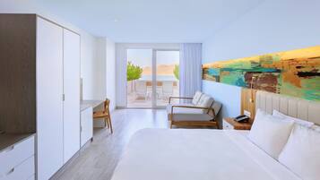 Habitación Deluxe, 1 cama King size, para no fumadores, vista al océano (Terrace) | Minibar, decoración personalizada, muebles diferentes y escritorio