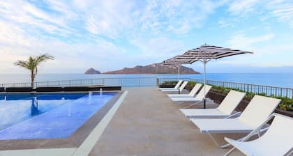 Courtyard By Marriott Mazatlan Beach Resort