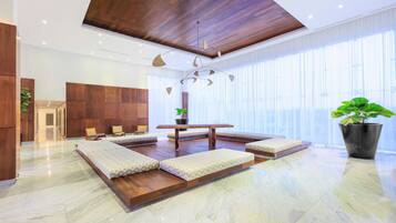 Lobby lounge