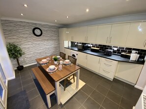 Dining - Beautiful House 5 mins from the beach. (Clacton-on-Sea)