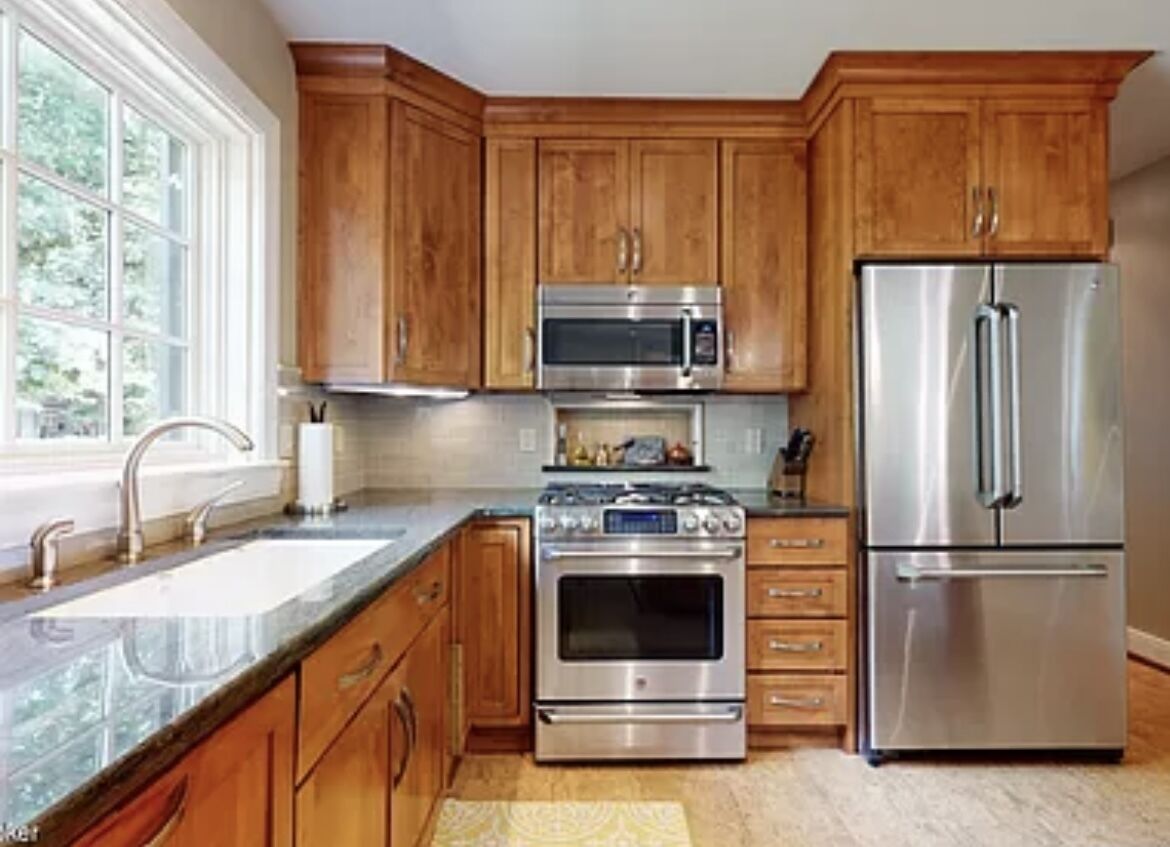 Beautiful Derby, PGA, and Holiday Ready Large Louisville home!