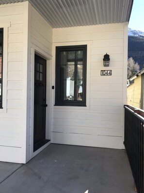 Exterior detail - The White House - Silverton Suite A Downstairs (Silverton)