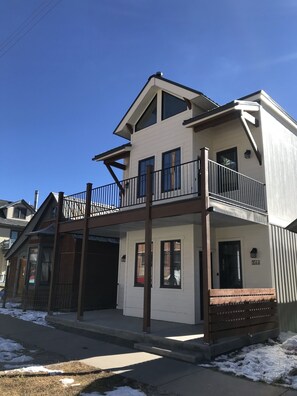 Exterior - The White House - Silverton Suite A Downstairs (Silverton)