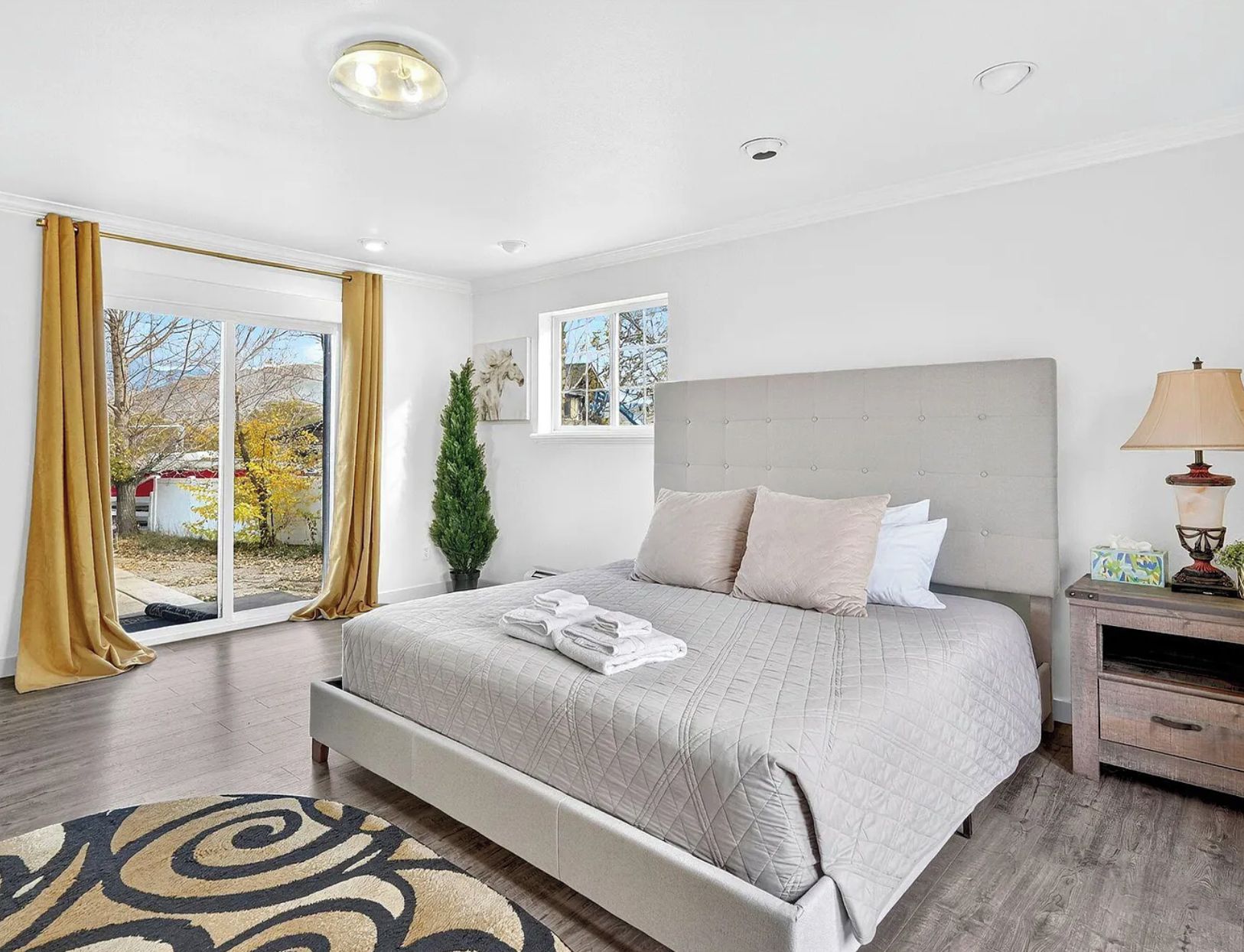 9 bedrooms, desk, iron/ironing board, travel crib