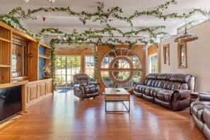 Interior - Famous Raleigh Mill House | Whimsical & Walkable (Raleigh)
