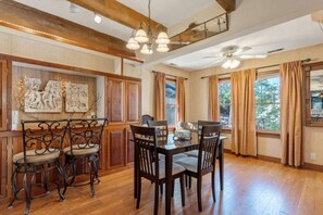 Dining - Famous Raleigh Mill House | Whimsical & Walkable (Raleigh)