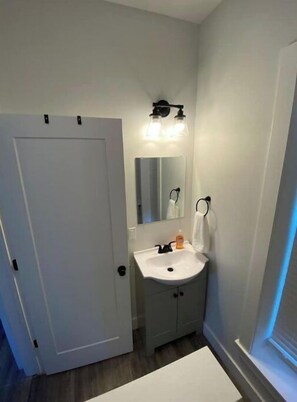 Combined shower/bathtub