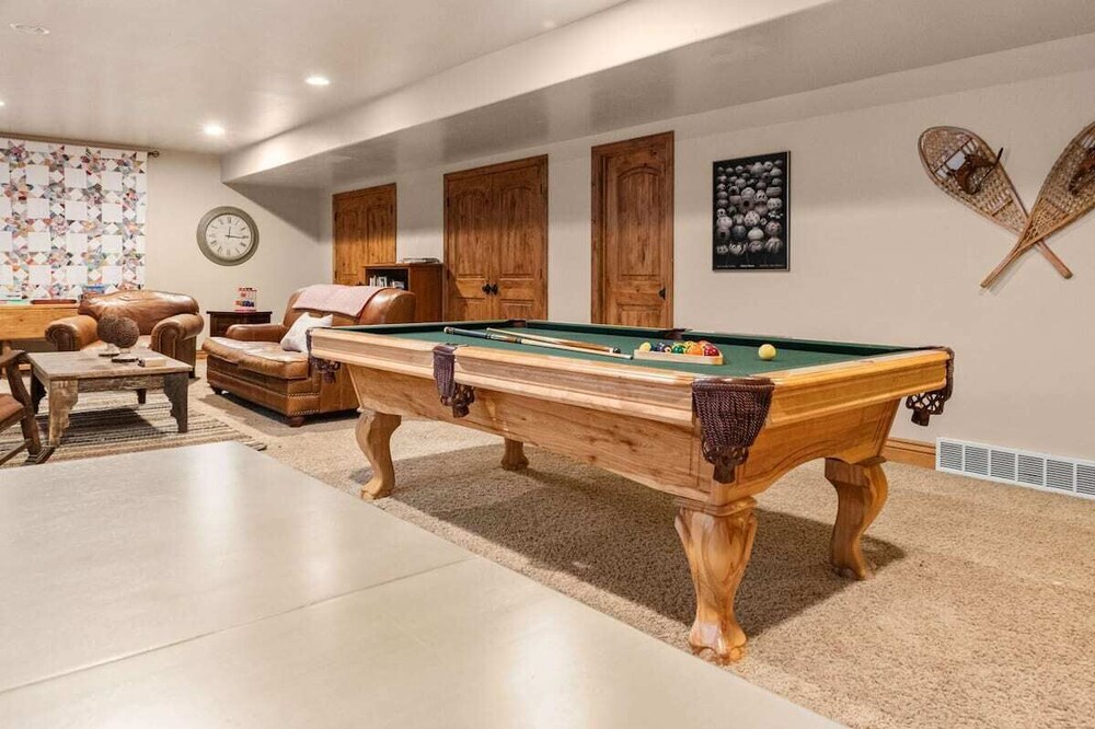 lower level 3br Suite w/ fireplace & Pool table