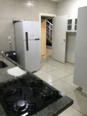 Réfrigérateur dans l'espace commun