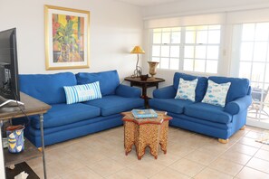 Smart TV, books - Beach Front (Rincón)