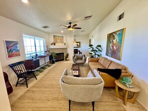 电视、壁炉、电子游戏