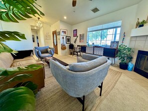 电视、壁炉、电子游戏