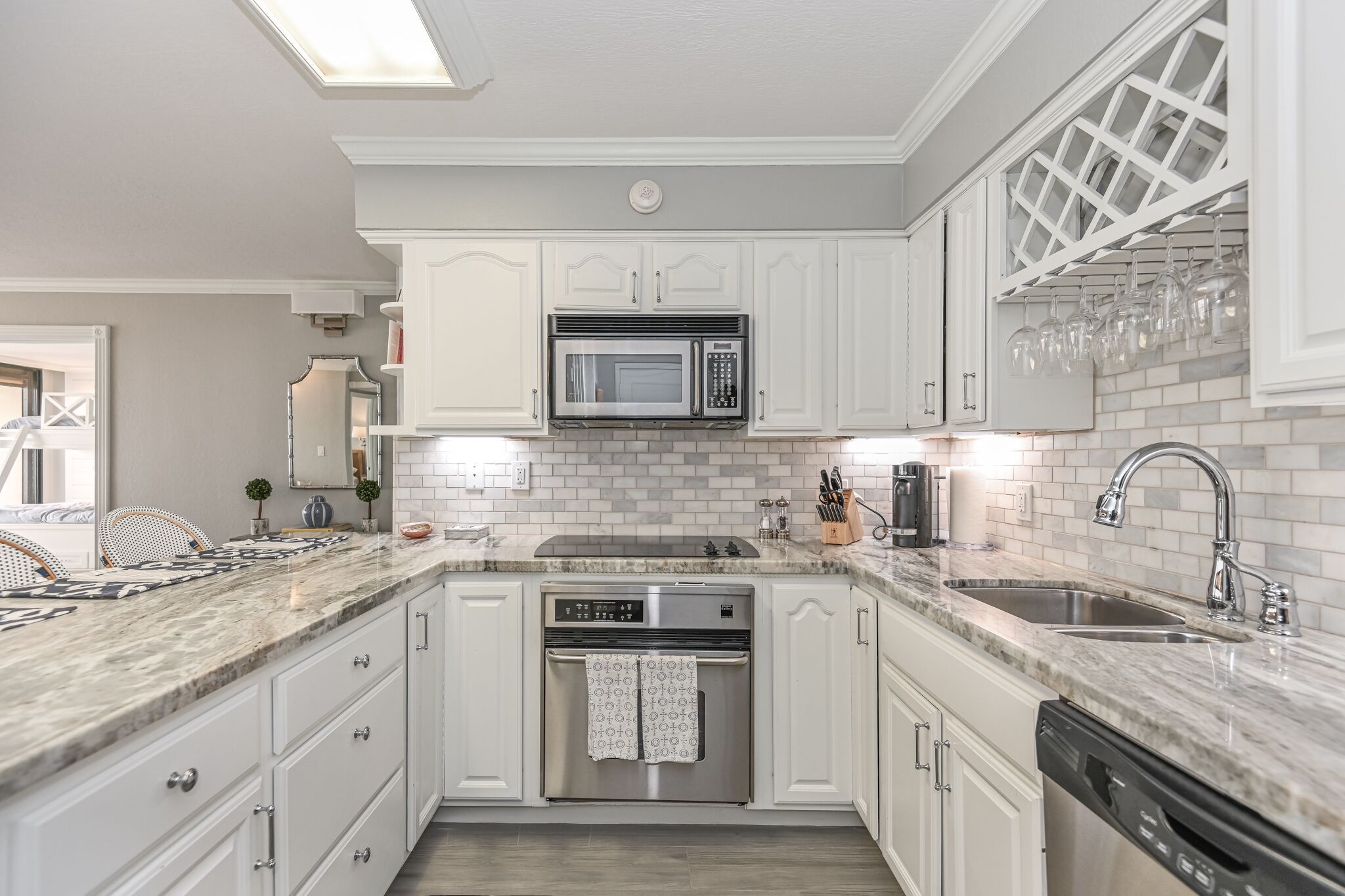 冰箱、微波炉、烤箱、炉灶