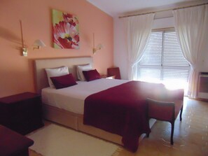 3 bedrooms, iron/ironing board, travel cot, free WiFi