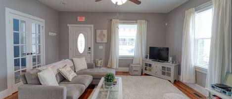 Smart TV, reproductor de DVD y libros