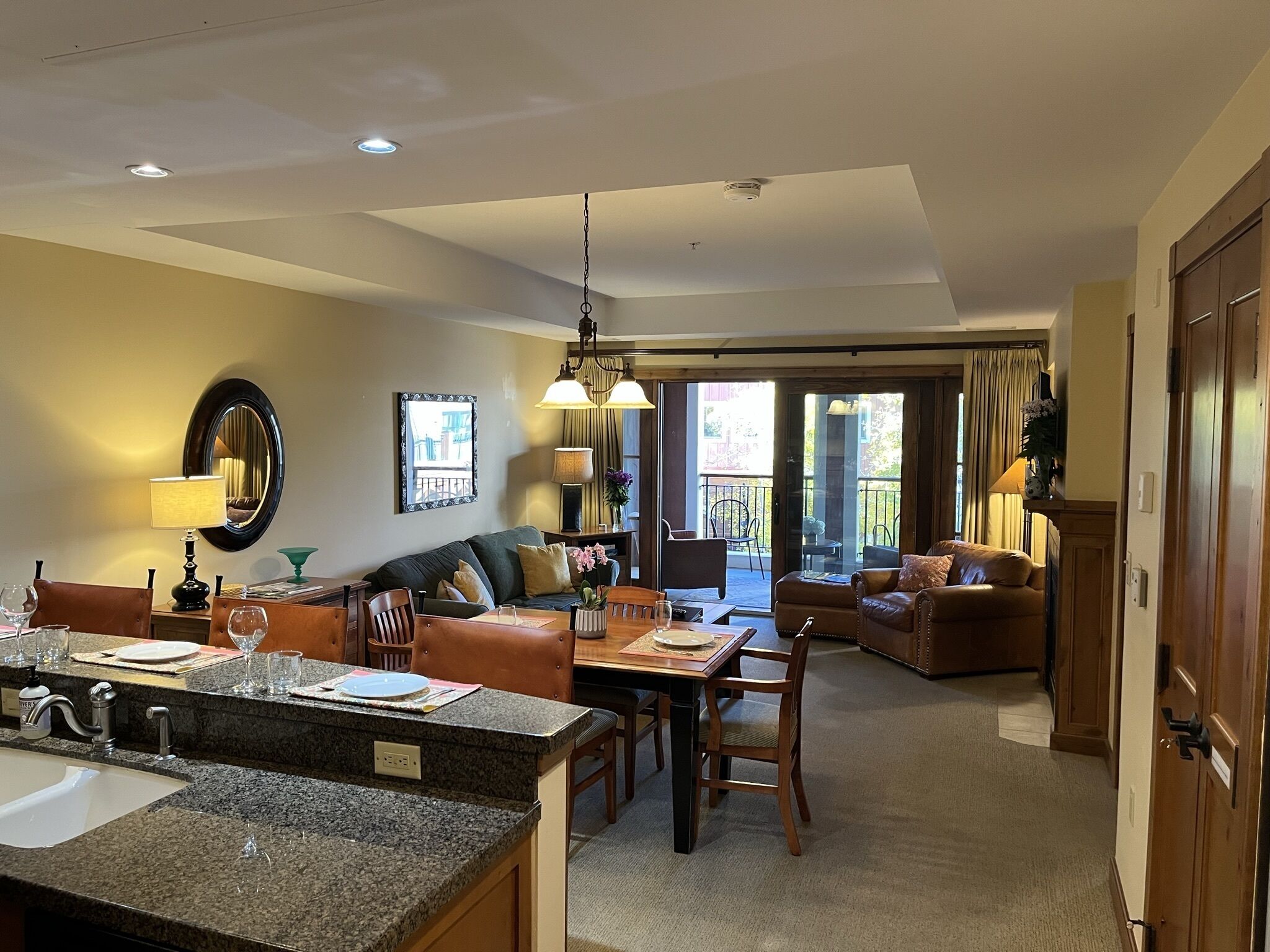 Great Location at base of Mt!  Sleeps 4. 