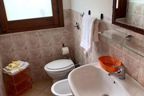 Dusche, Haartrockner, Bidet