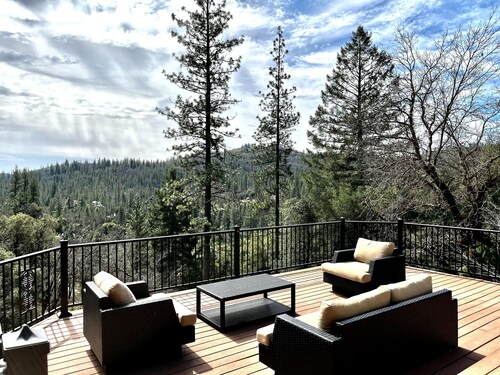 Mountain Getaway,  just 6 miles away from town!