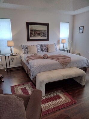 3 bedrooms, desk, iron/ironing board, free WiFi