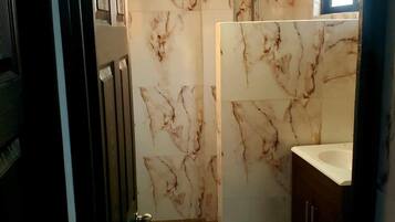 Shower, hair dryer, towels