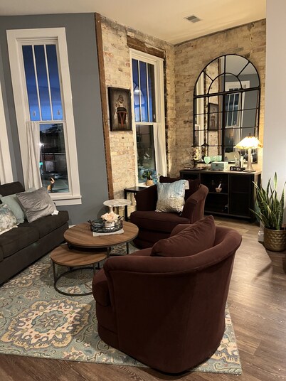 Located in the heart of Downtown, just a few minute walk to South Beach.