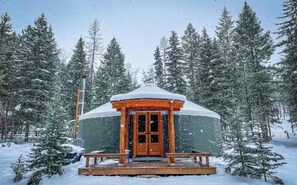 Exterior - Gorgeous Yurt in Mountains Near Glacier National Park  (Kila)