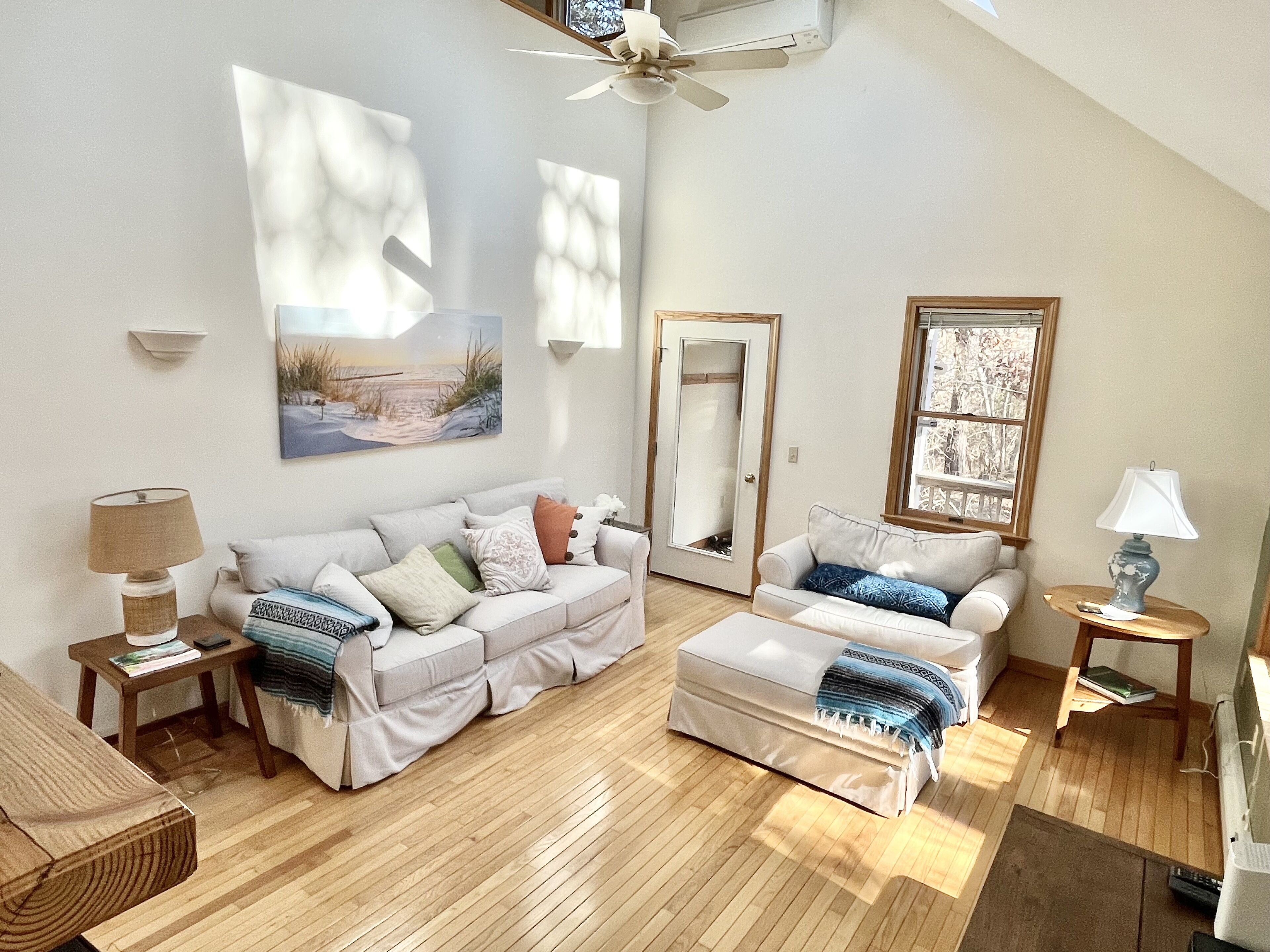 SPACIOUS & BRIGHTS - Walk to Town -Availability for Oysterfest - Ping Pong