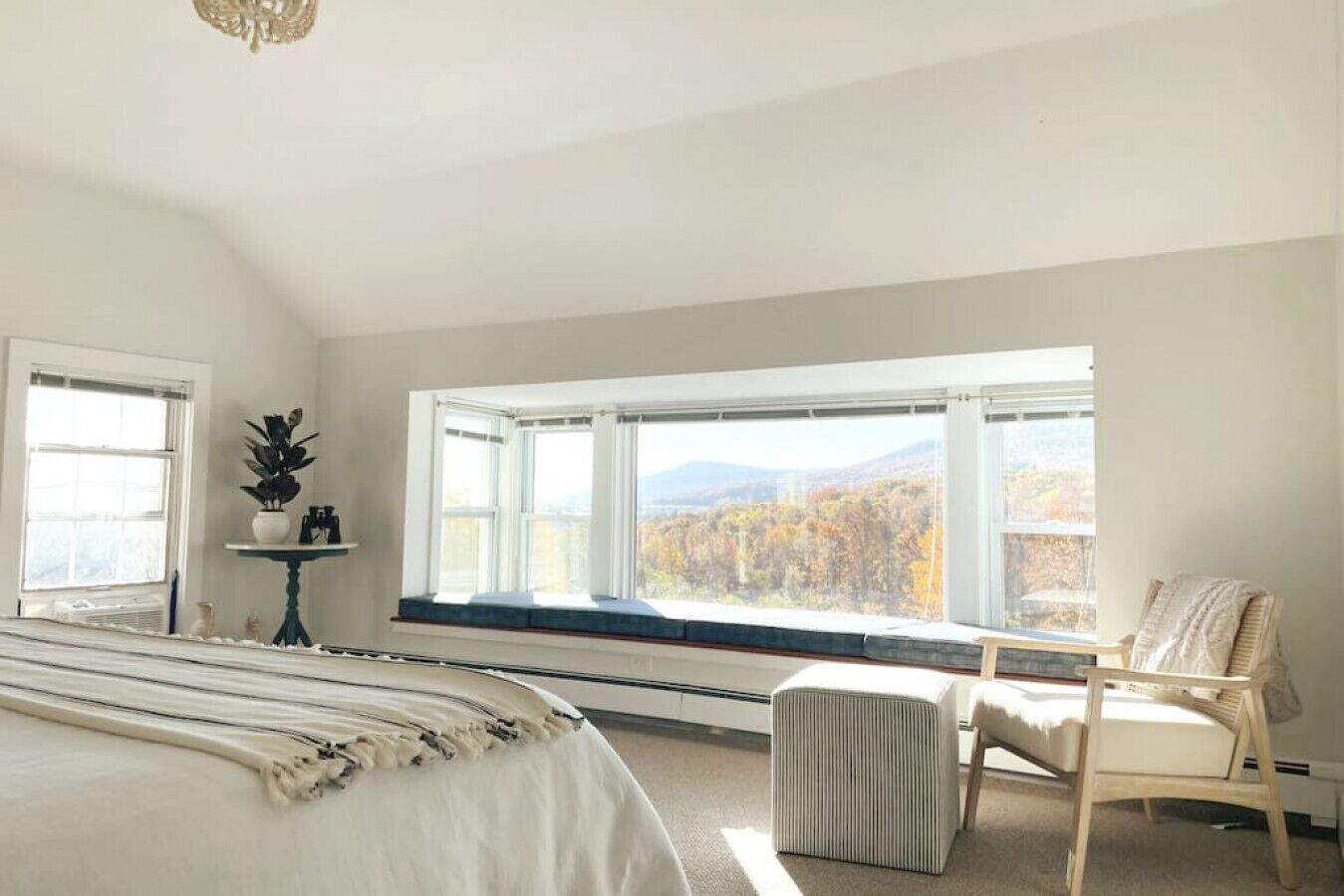 Farmhouse at Larosa Lane · 10 Min to Skiing | Catskill Views | Fire Pit