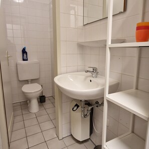 Shower, towels