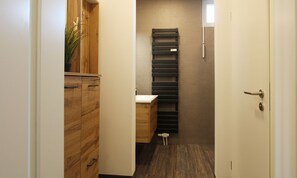 Unclassified image, 2 of 23, button